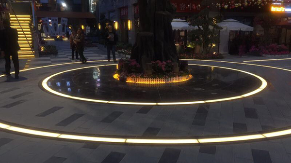 LED弧形地砖灯-成都永立星城广场
